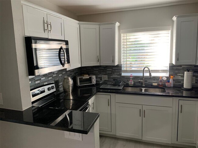 Building Photo - 1605 Pass a Grille Way