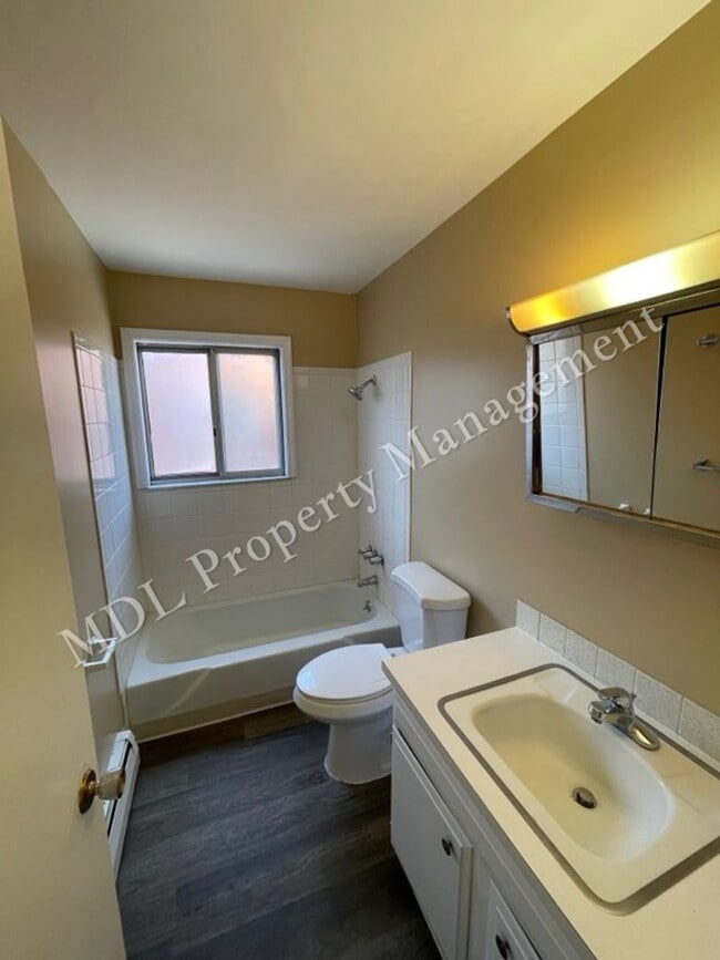 Building Photo - 2215 Weiss St