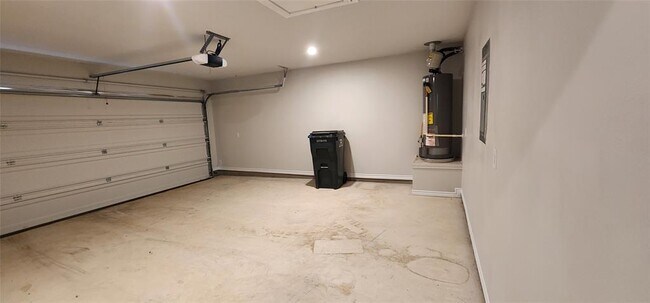 Building Photo - 425 Mira Mesa Dr