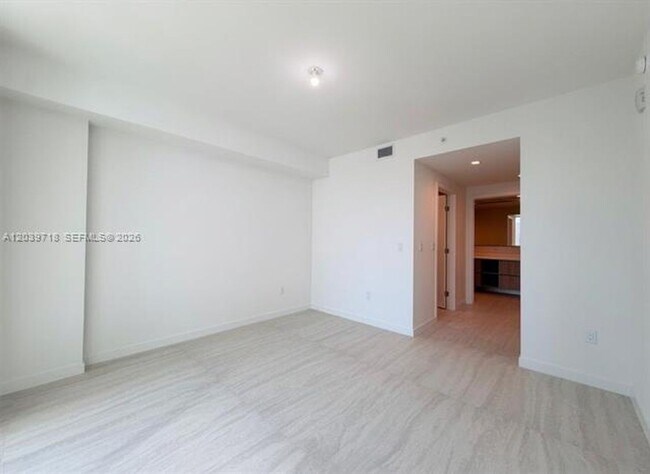 Foto del edificio - 77 SE 5th St