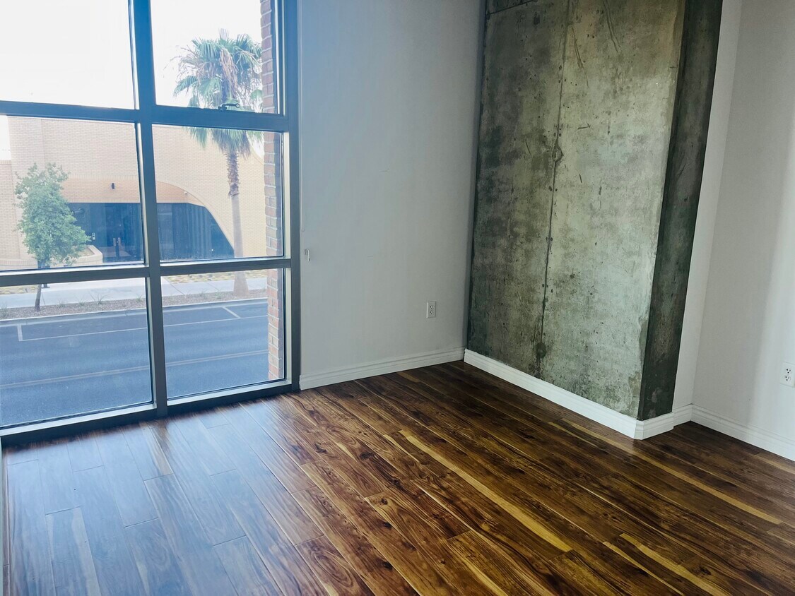 Foto principal - 353 E Bonneville Ave