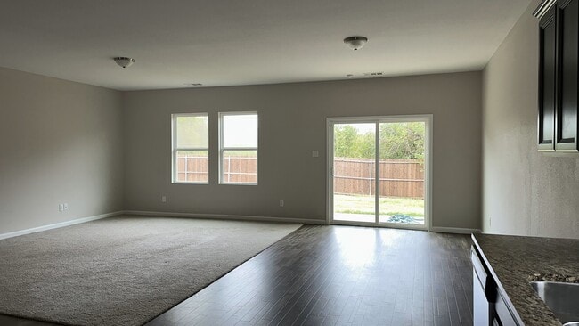 Building Photo - 421 Waterline Dr