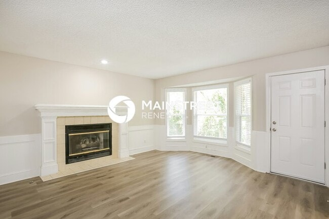 Building Photo - 4 Bedroom Pet-Friendly Home in Kansas City, MO with Main Street Renewal
