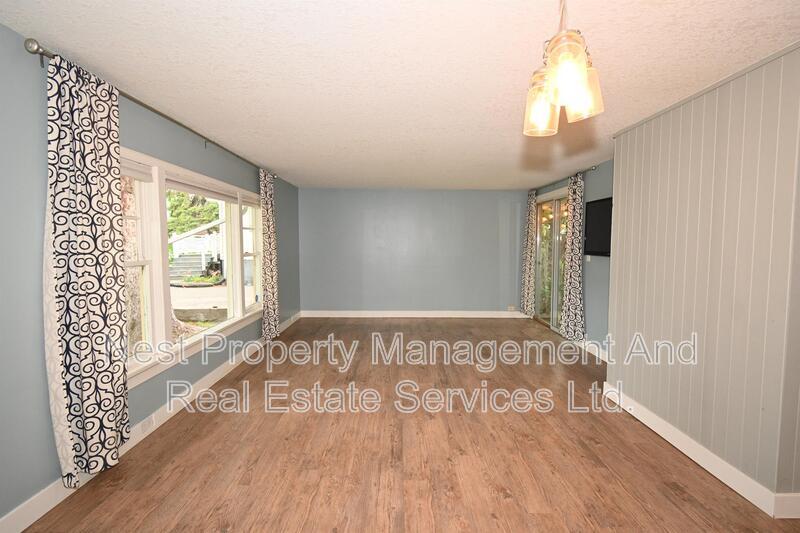 Primary Photo - 1551 Hemlock St