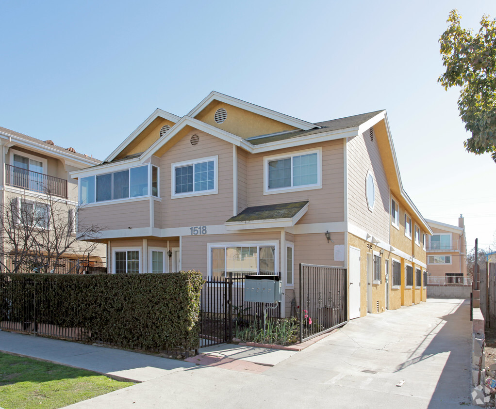 Primary Photo - The 207th Street Apartments