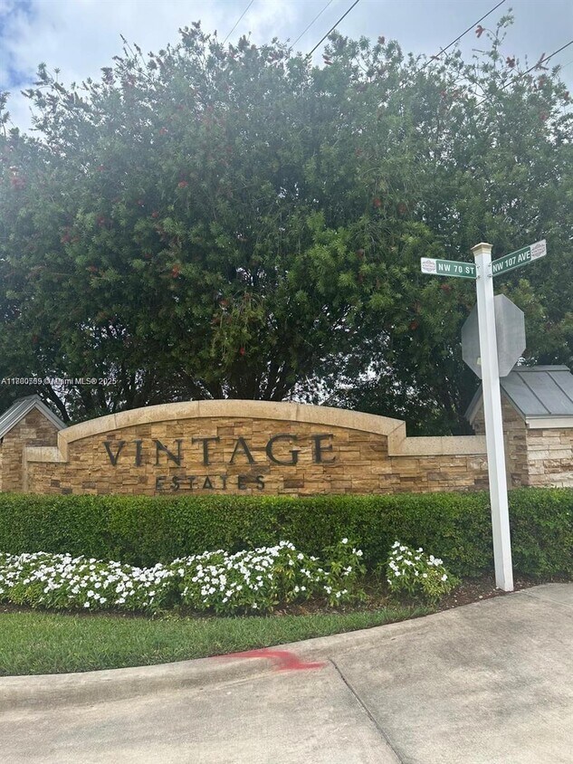 Foto principal - 10423 NW 70th Ln