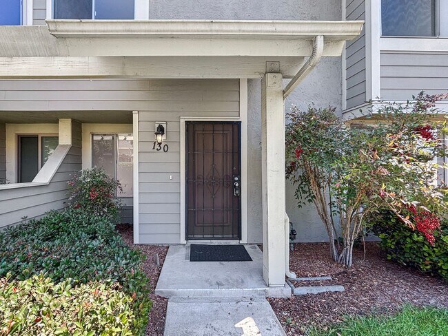 Foto del edificio - Beautiful 3BD/2BA Townhouse in Bay Terrace...