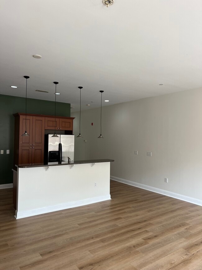 Building Photo - 360 S Elm St