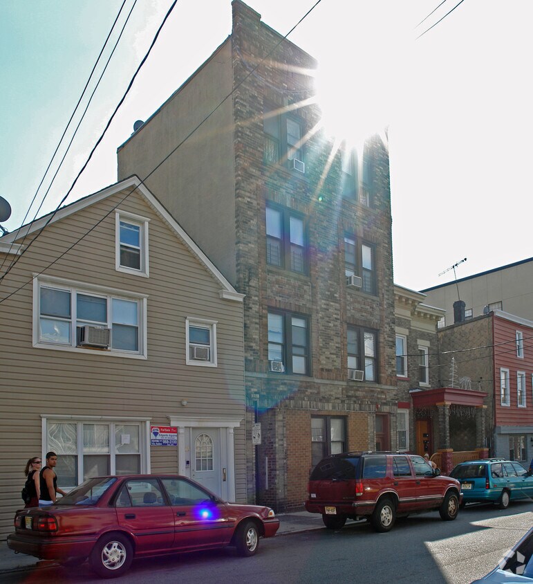 Building Photo - 119 70th St