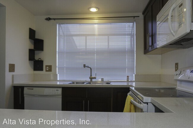 Building Photo - 2 br, 2 bath House - 8878 Regents Rd #203