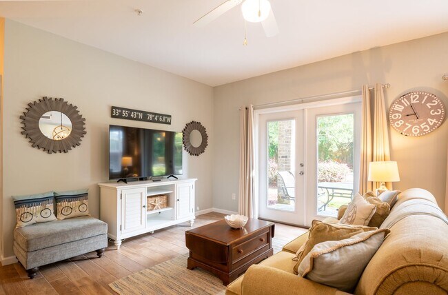 Foto del edificio - OFF-SEASON FURNISHED MONTHLY RENTAL STARTI...