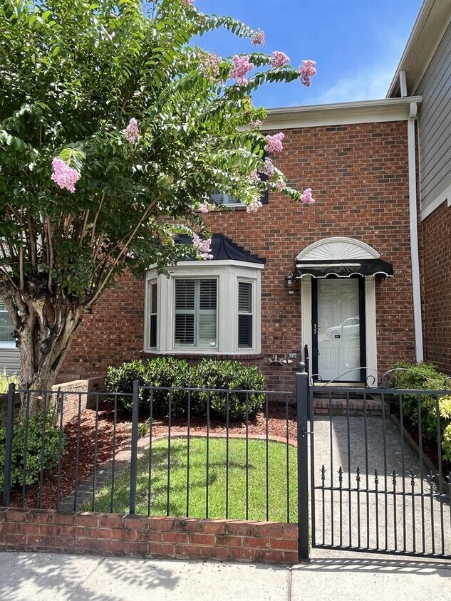 Primary Photo - Renovated Townhome Upscale Community
