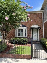 Building Photo - 166 Carlyle Cir