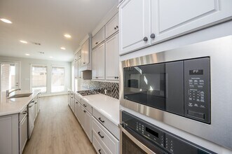 Building Photo - 29819 Breezy Pnes Lp