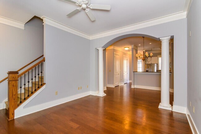 Building Photo - Biltmore Park Townhouse