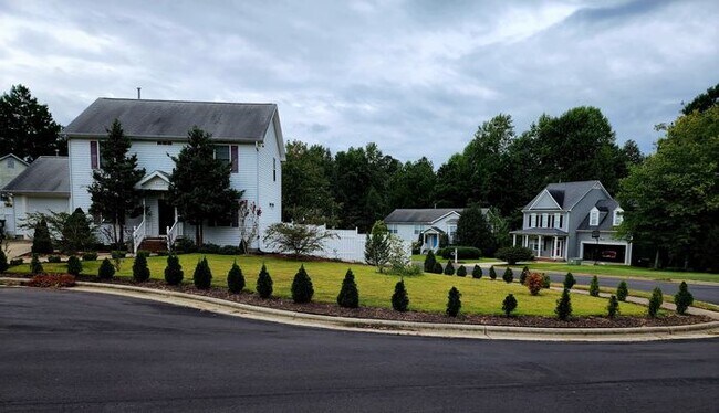 Jardín delantero. - 837 Shackleton Rd