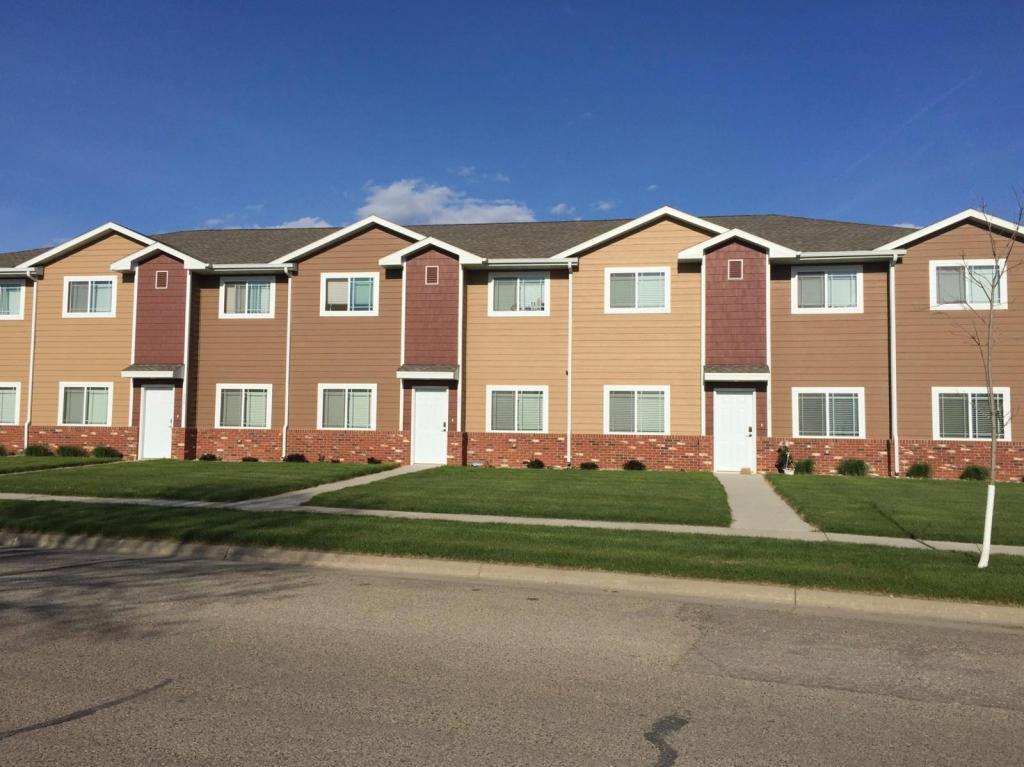 1225E 17th Avenue South Townhome Rentals in Brookings SD