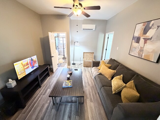 Building Photo - 910 N Rocheblave St