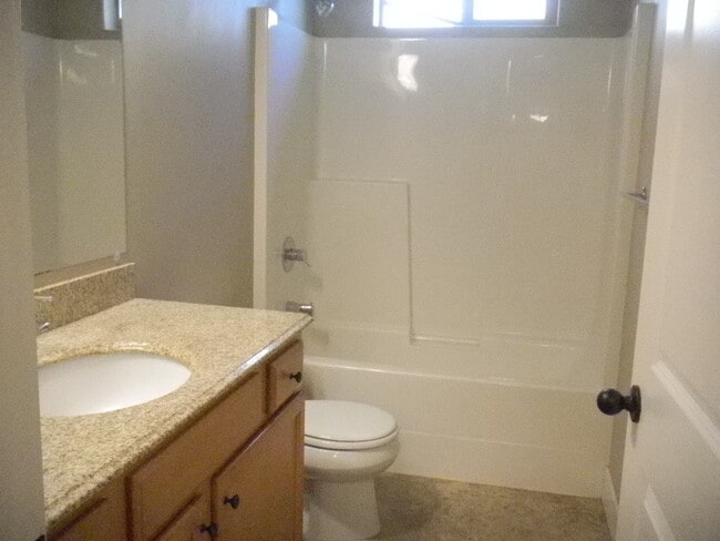 Foto del edificio - 5 Bedroom Duplex in University Area