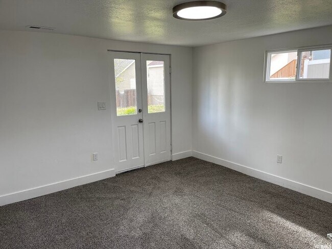 Building Photo - 7412 S 700 E