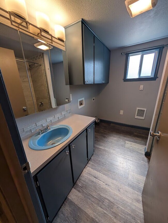 Foto del edificio - 2 Bedroom 1 Bath Winchester House - Walking Distance to the Lake!