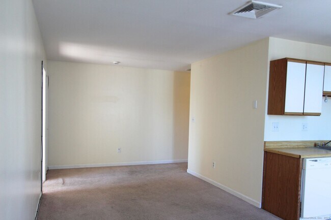 Building Photo - 226 Kings Hwy E