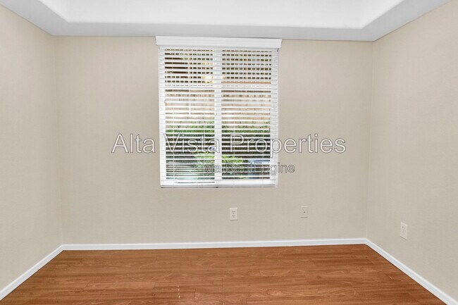 Foto del edificio - 16916 Hutchins Landing