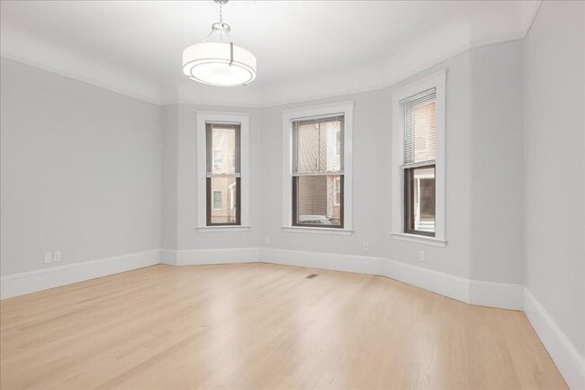 Building Photo - 16 Maryland St