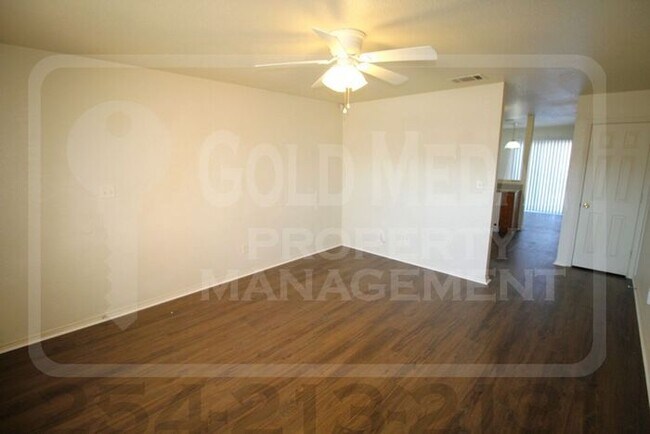 Building Photo - 2807 Leroy Cir