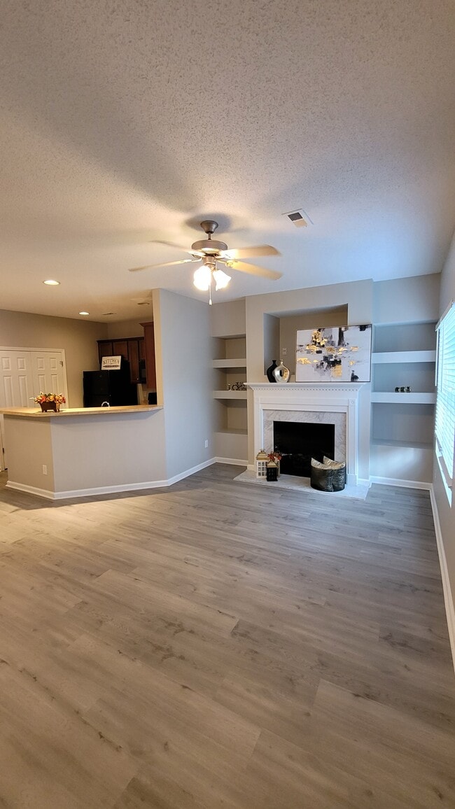 Building Photo - 4875 W Park Cir