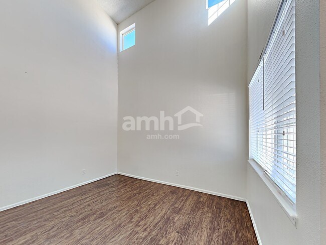 Foto del edificio - 411 Grey Swallow Street