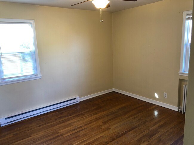 Bedroom - 104 S Oak St