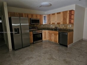 Building Photo - 2500 NE 193rd St