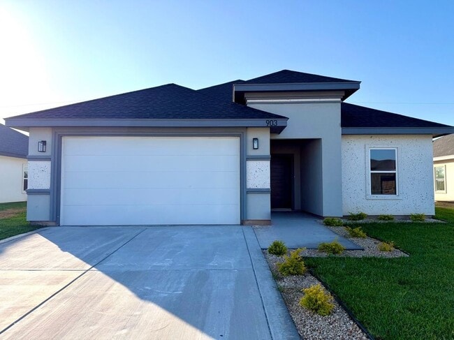 Building Photo - 903 La Laguna Rd