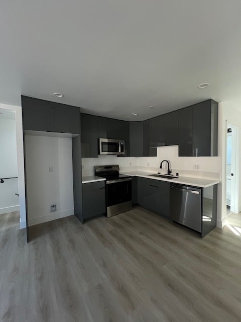 Building Photo - 640 W 45th St