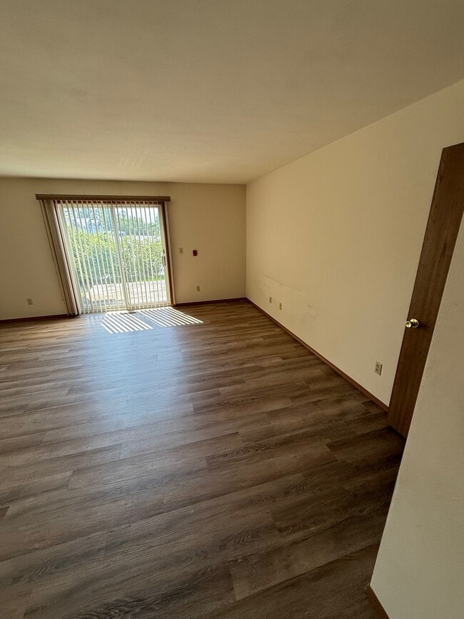 Building Photo - N1531 Fawn Ridge Dr