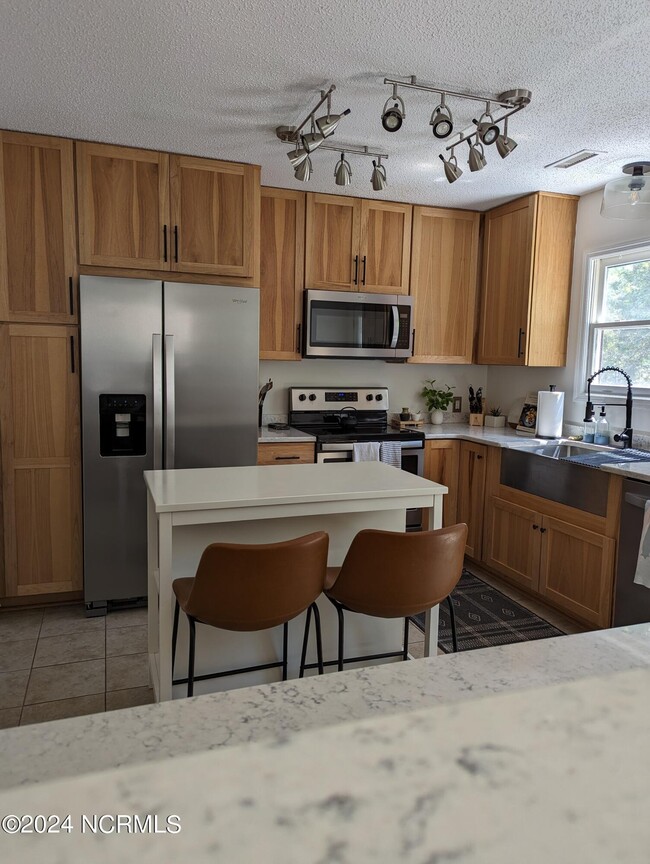 Building Photo - 232 Doral Dr