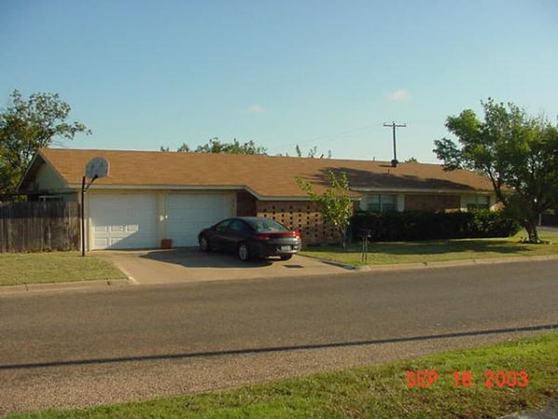 Primary Photo - 950 Piedmont Dr
