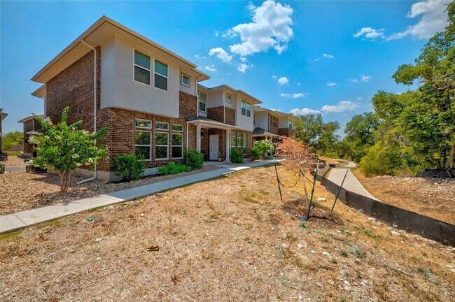 Foto del edificio - 800 Riverway Ln