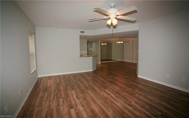 Building Photo - 9852 Luna Cir