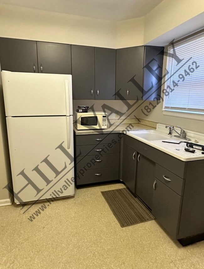 Building Photo - Two Bedroom Home - East