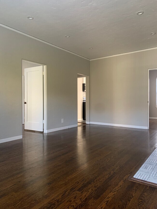 Living Room - 130-132 Dartmouth Rd