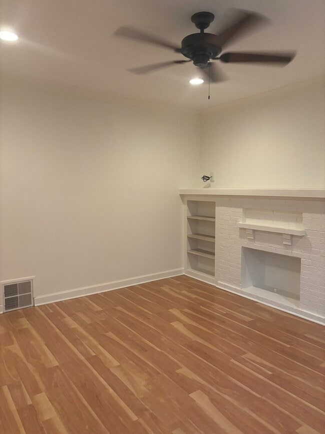 Building Photo - 1810 N Long Ave