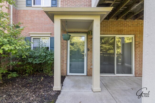 Foto del edificio - 2 bedroom ranch style condo $1850
