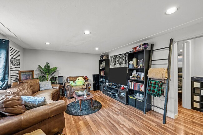 Foto del edificio - Gorgeous Two Bedroom in Sloan's Lake!