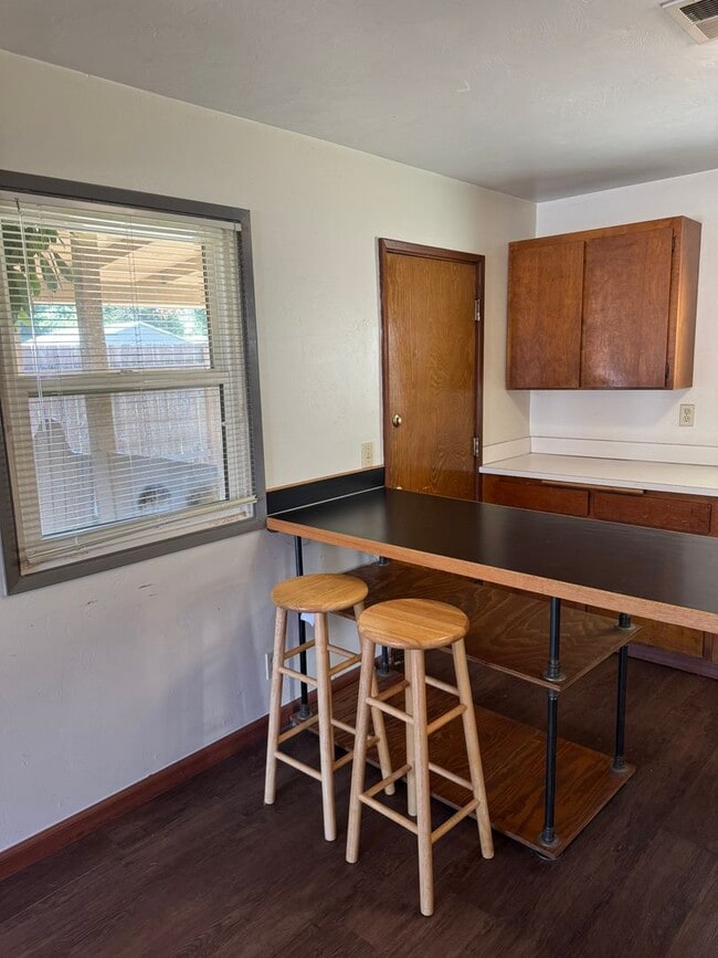 Building Photo - Barger area, 2 bedroom, 1 bath, large back...