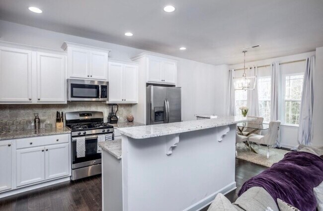 Building Photo - 264 Wembley Dr