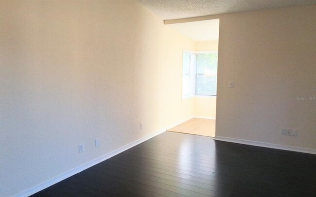 Foto del edificio - 3044 Antique Oaks Cir