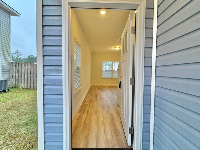 Foto del edificio - AVAILABLE NOW! (Pet Friendly)