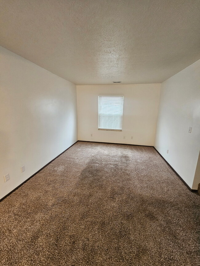 Building Photo - 153 Elm St